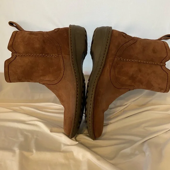 UGG SUEDE NEEVAH ANKLE BOOTS SN 1003421 Brown – size 9 - Picture 14 of 16